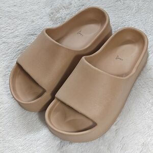 Rouge Size 7 Women's‎ Beige Tan Platform Slides Sandals Shoes